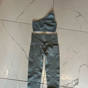 Set active set. Sculptflex in colour rain